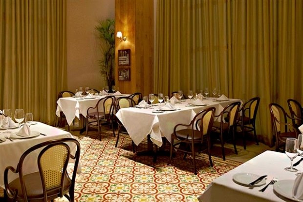 INTERIOR DO RESTAURANTE EL TRANVIA EM SOROCABA